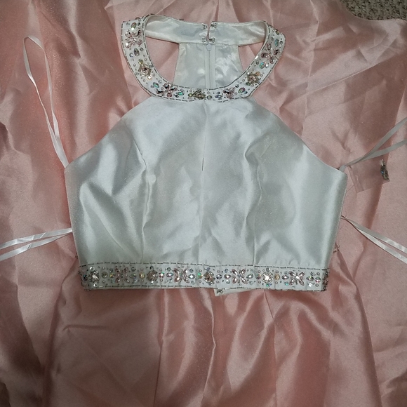 Two Piece Gown - Picture 3 of 6